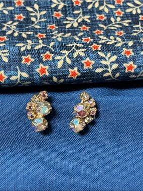 vintage Gold-Tone Aurora Borealis Crystal Cluster Screw-On Earrings